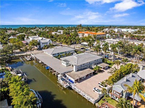 Aqualane Shores Naples Real Estate