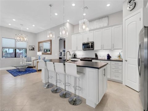 Avery Square Naples Florida Real Estate