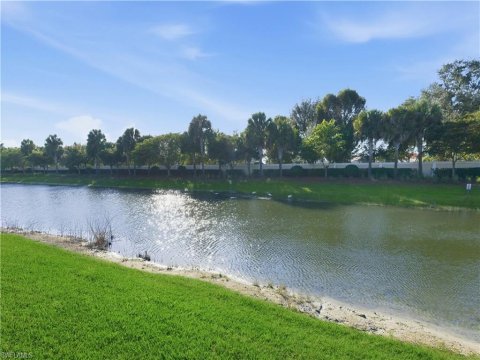 Avery Square Naples Real Estate