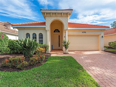 Aviano Naples Real Estate