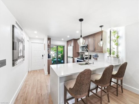 Coach House Naples Florida Condos for Sale