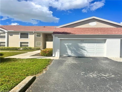 Crescent Lake Naples Real Estate
