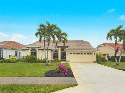 Crown Pointe Naples Florida Real Estate