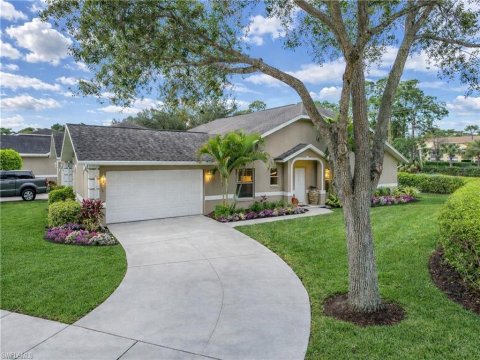 Crown Pointe Naples Real Estate