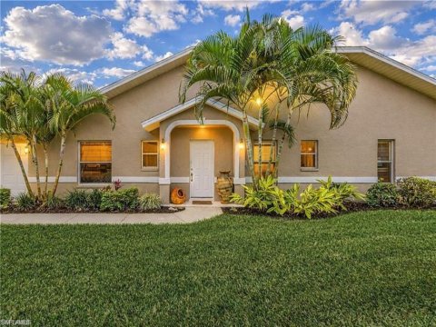 Crown Pointe Naples Real Estate