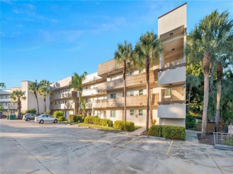 Forest Lakes Naples Florida Condos for Sale