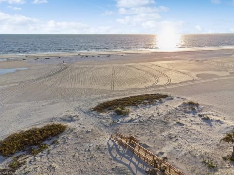 Gullwing Beach Resort Fort Myers Beach Florida Condos for Sale
