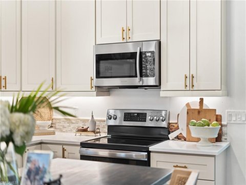 Hallendale Naples Real Estate