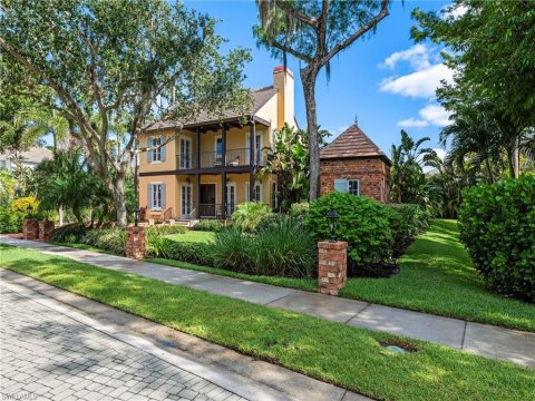 Hemingway Place Naples Real Estate