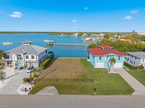 Isles Of Capri Naples Real Estate