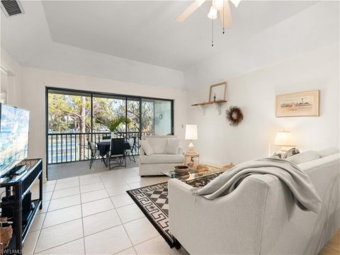 Kings Lake Naples Florida Condos for Sale