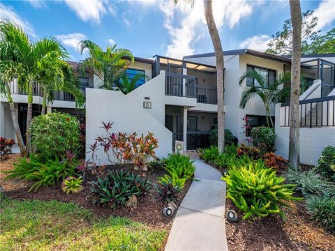 Kings Lake Naples Florida Condos for Sale