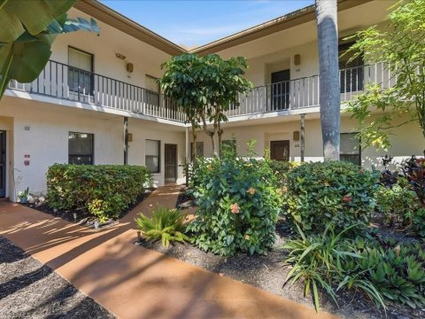 Kings Lake Naples Florida Condos for Sale