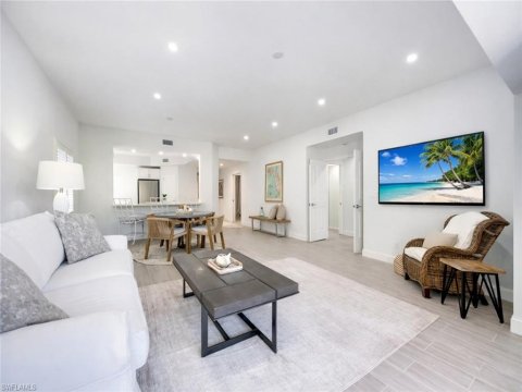 Kings Lake Naples Florida Condos for Sale