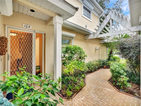 Kings Lake Naples Florida Real Estate