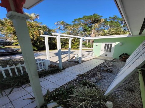 Lake Forest Naples Real Estate