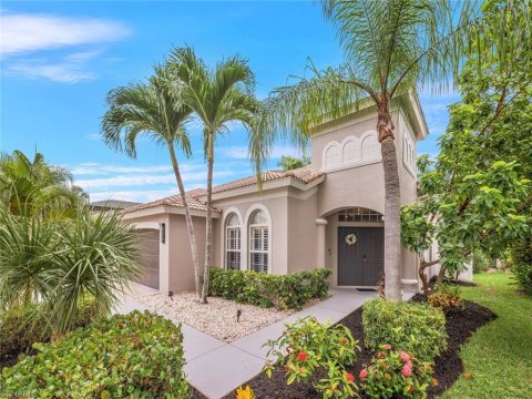 Laurel Lakes Naples Florida Real Estate