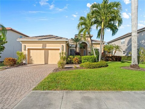 Laurel Lakes Naples Real Estate