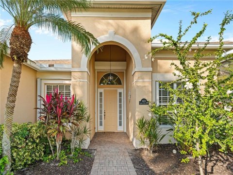 Laurel Lakes Naples Real Estate