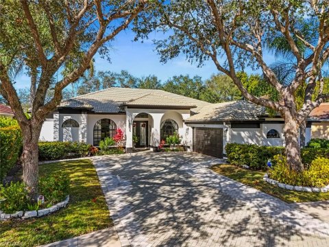 Laurel Lakes Naples Real Estate