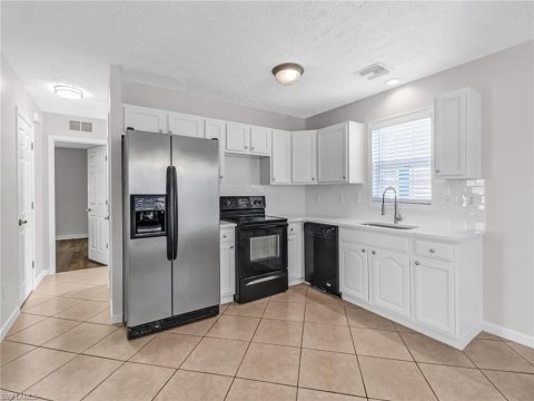 Leawood Lakes Real Estate