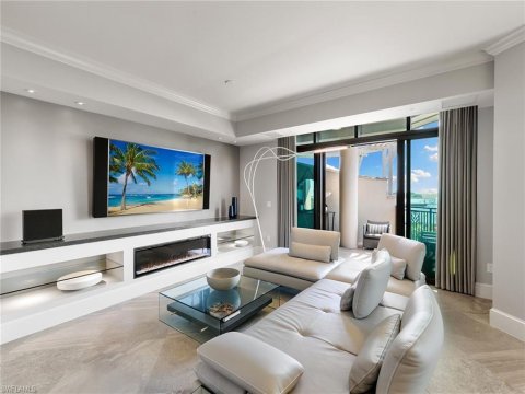 Mercato Naples Real Estate