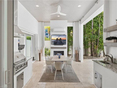 Mercato Naples Real Estate