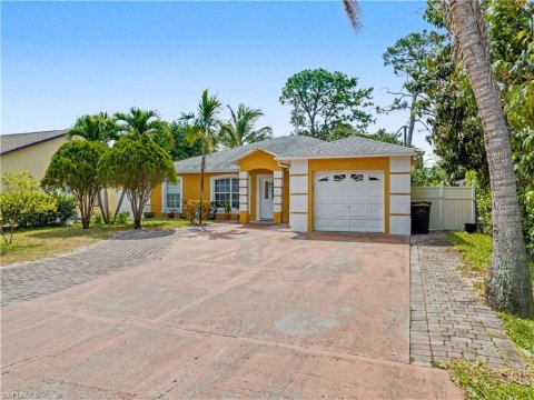 Naples Manor Real Estate