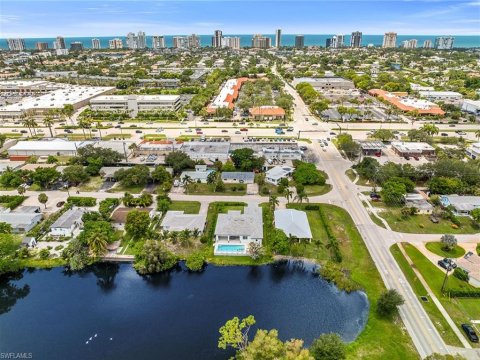 Naples Twin Lakes Real Estate