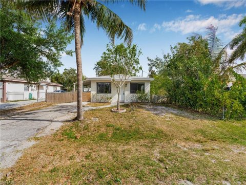 Naples Villas Real Estate