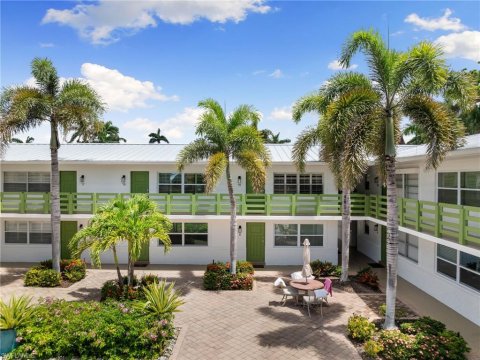 Olde Naples Naples Florida Condos for Sale