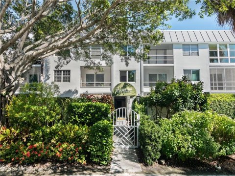 Olde Naples Naples Florida Condos for Sale