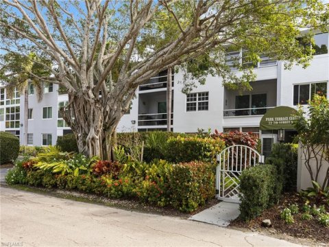 Olde Naples Naples Florida Condos for Sale