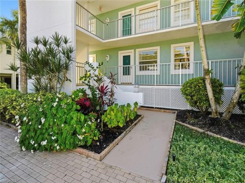 Oyster Bay Naples Florida Condos for Sale