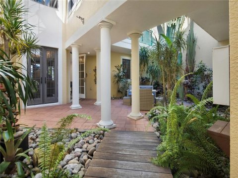 Oyster Bay Naples Florida Condos for Sale