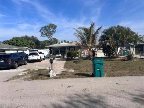 Palm Springs Village Naples Real Estate