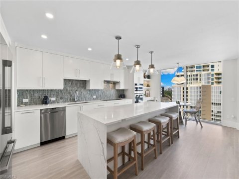 Park Shore Real Estate