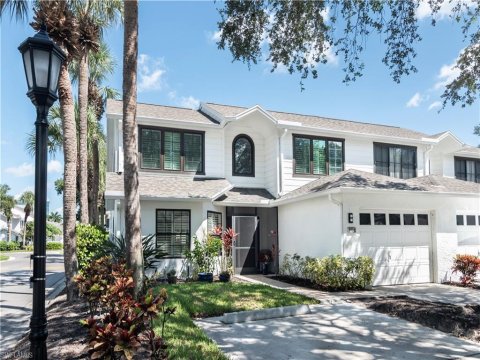Pelican Ridge Naples Florida Condos for Sale