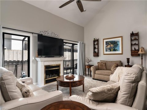 Pelican Ridge Naples Florida Condos for Sale