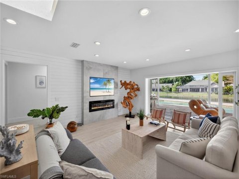 Pinewoods Naples Real Estate