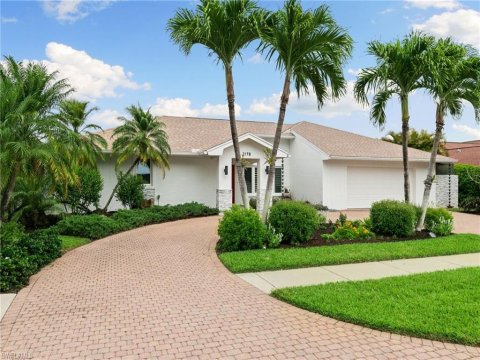 Pinewoods Naples Real Estate