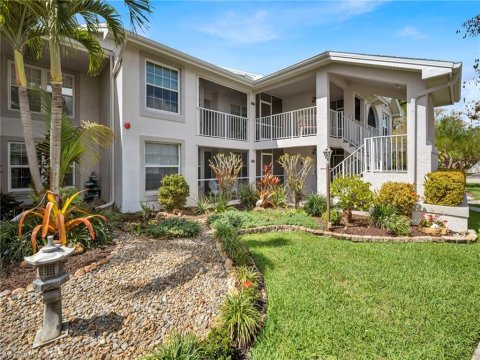 Queens Park Naples Florida Condos for Sale