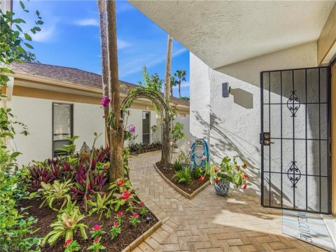 Retreat Naples Real Estate
