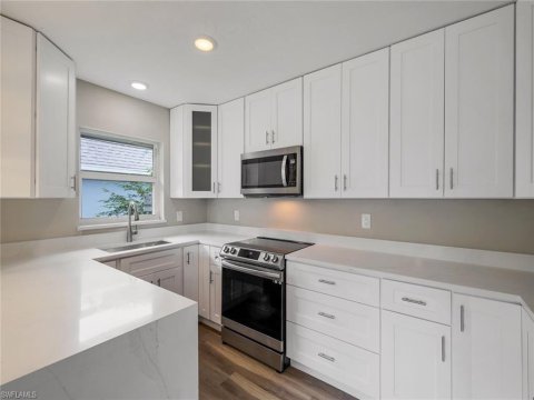 Royal Arms Villas Naples Real Estate