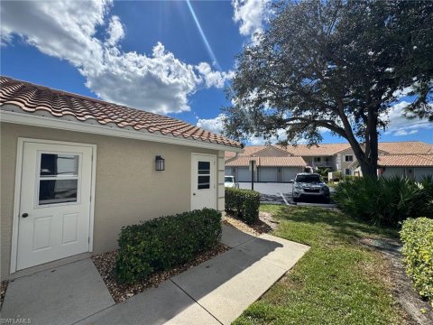 Royal Wood Naples Florida Condos for Sale