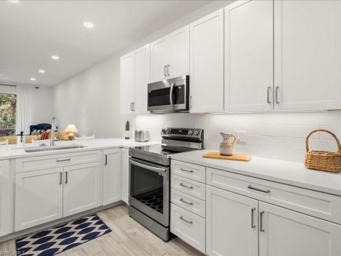 Sherwood Naples Real Estate