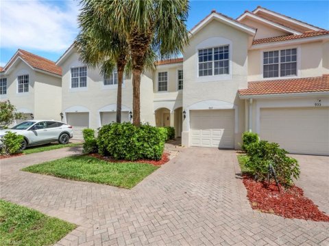 Stratford Place Condo Naples Real Estate