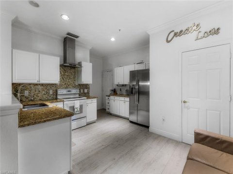 Stratford Place Naples Real Estate