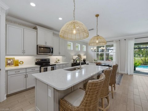 Tamarindo Naples Real Estate
