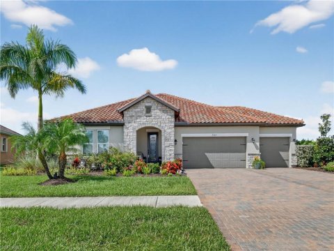 Valencia Lakes Naples Real Estate